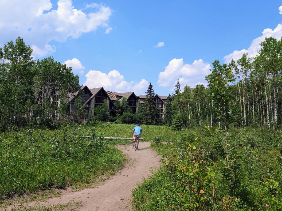 Paradise Resort Club And Spa Canmore Exterior photo