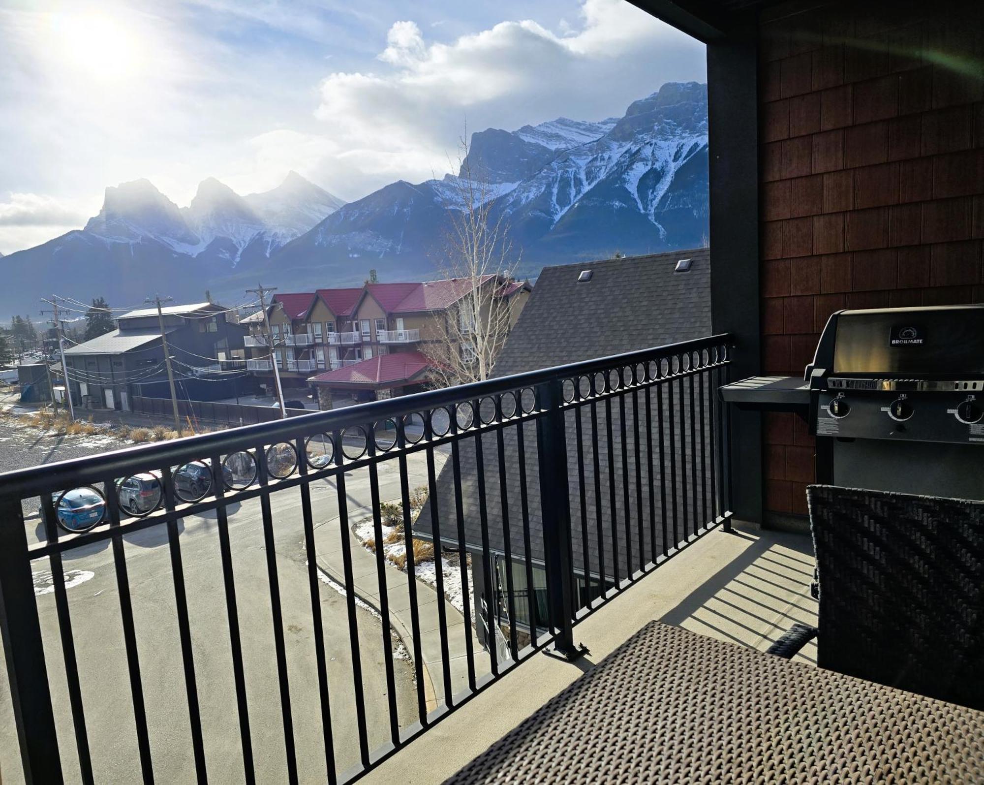 Paradise Resort Club And Spa Canmore Exterior photo