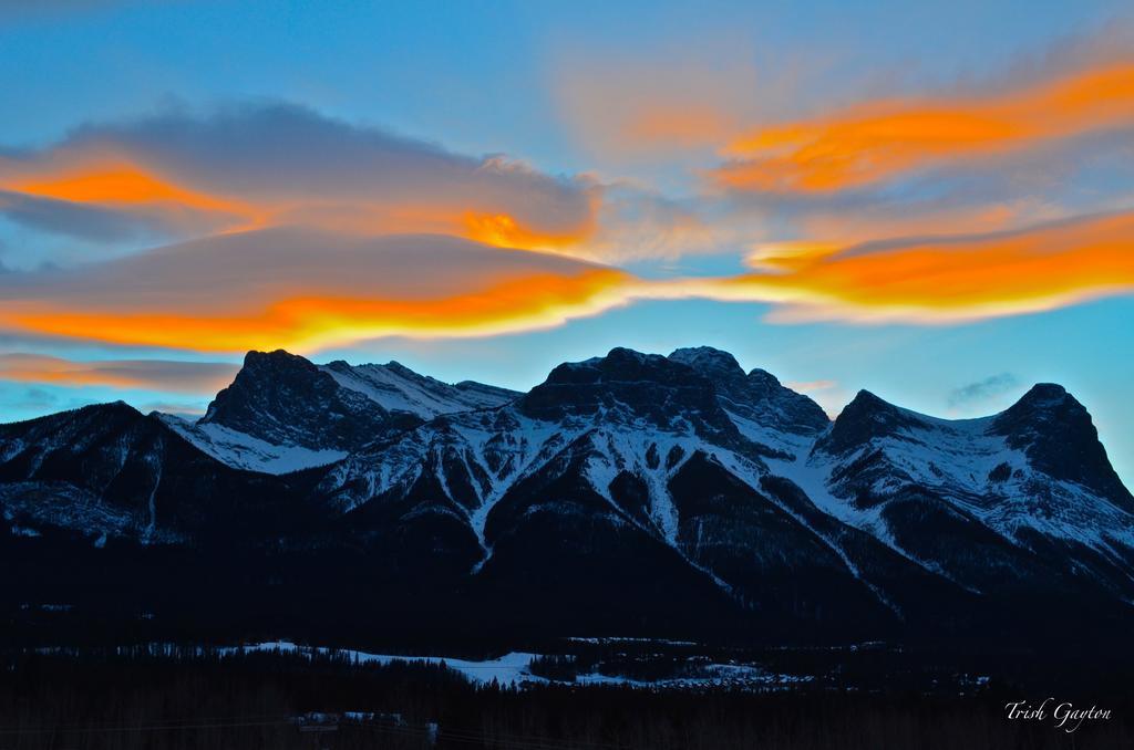 Paradise Resort Club And Spa Canmore Exterior photo