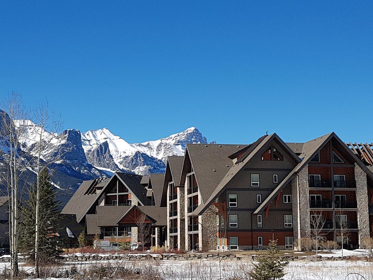 Paradise Resort Club And Spa Canmore Exterior photo