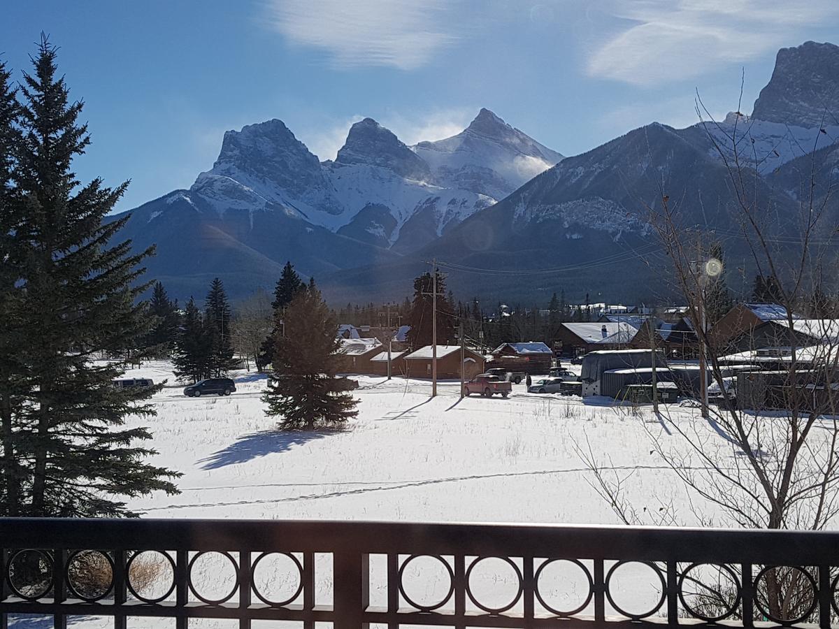 Paradise Resort Club And Spa Canmore Exterior photo