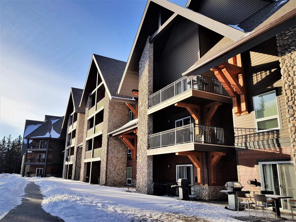 Paradise Resort Club And Spa Canmore Exterior photo