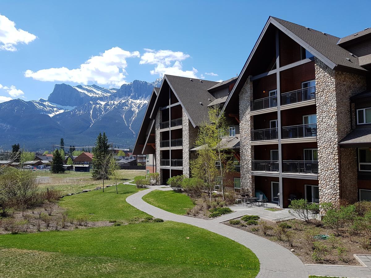 Paradise Resort Club And Spa Canmore Exterior photo
